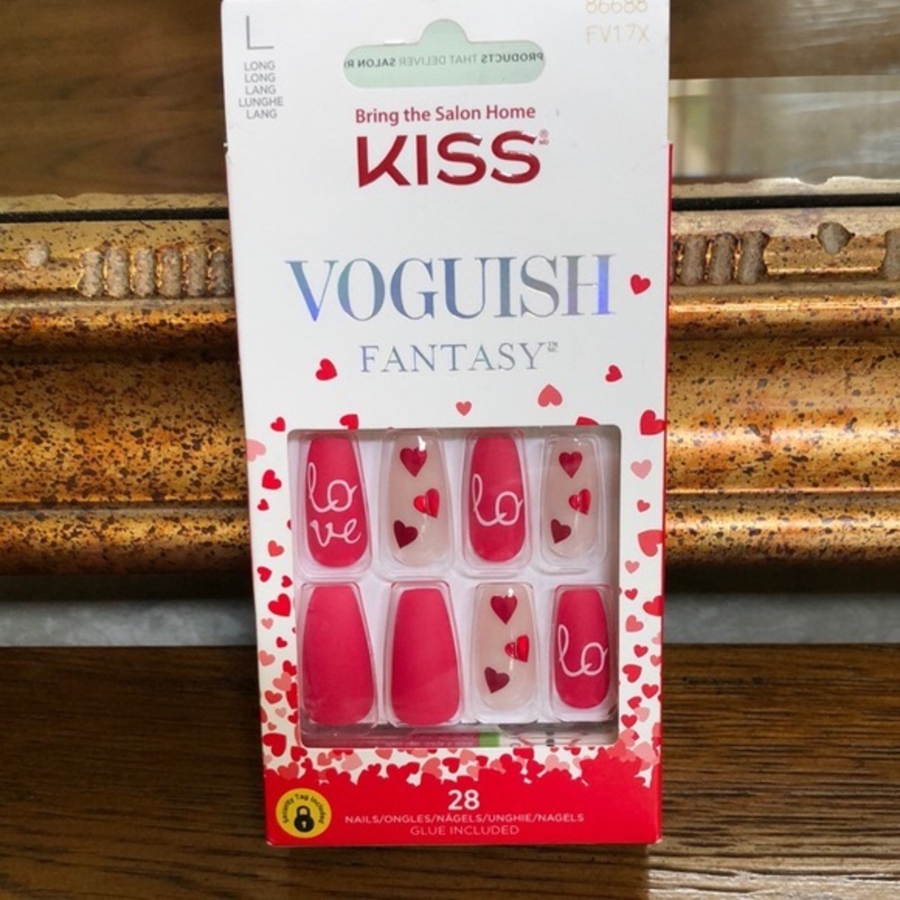 New Kiss Voguish Fantasy glue on nails. Includes 28 nails. Long.